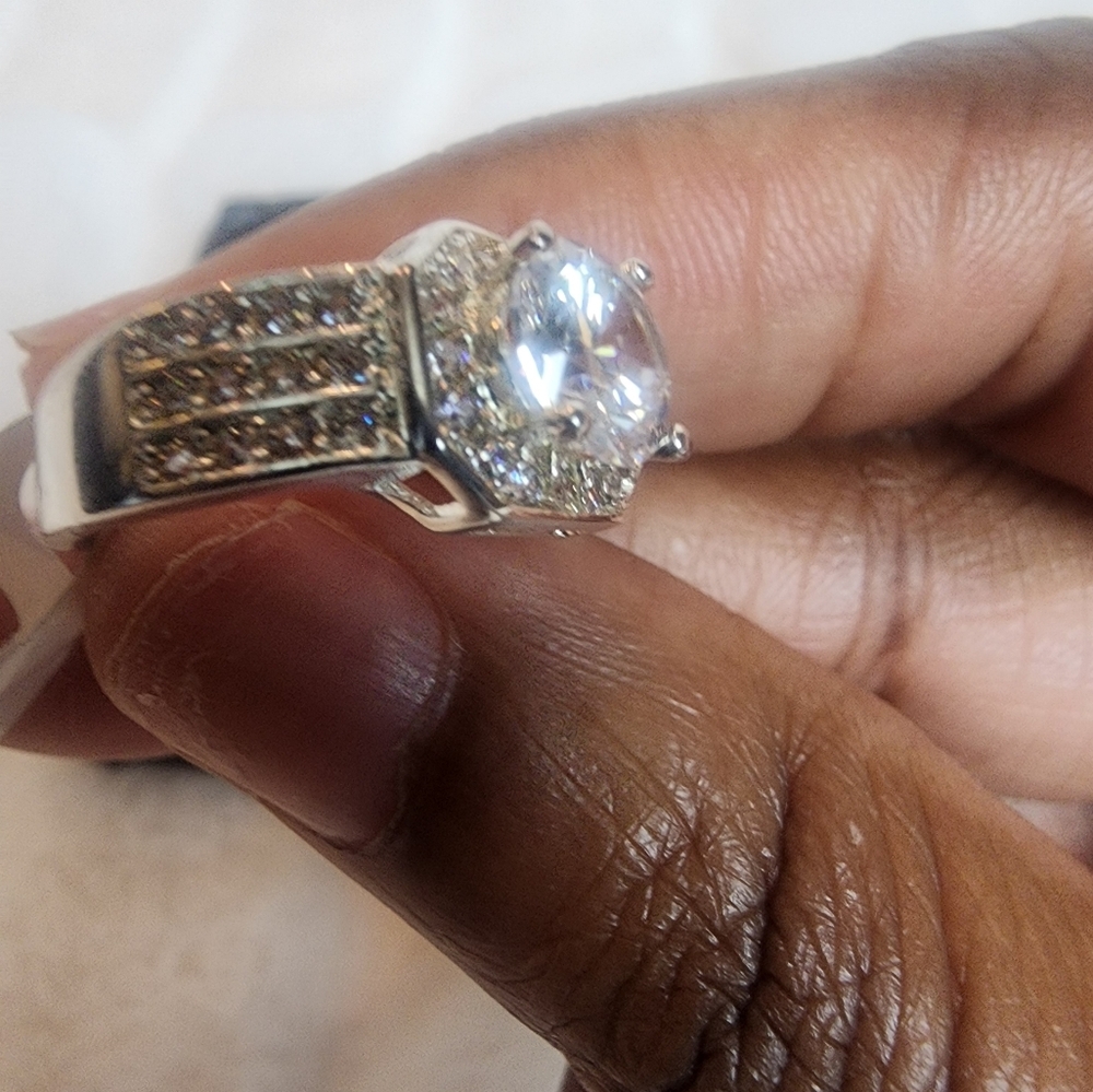 NWT Fashion Cubic Zirconia Ring - Picture 4 of 6